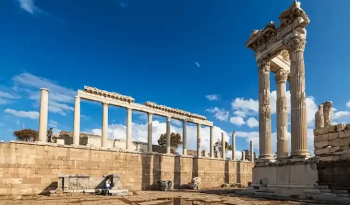 bergama zeus sunağı